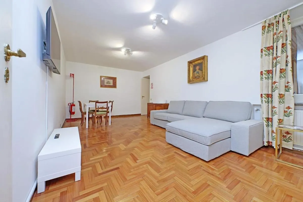 Pantheon Apartment Rondanini ローマ 0*,